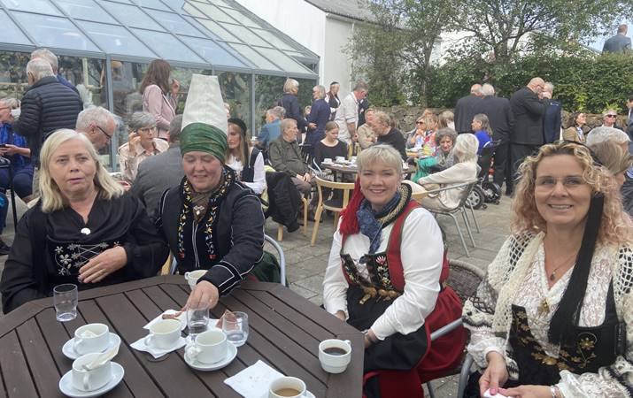 Þjóðbúningar.jpg - mynd