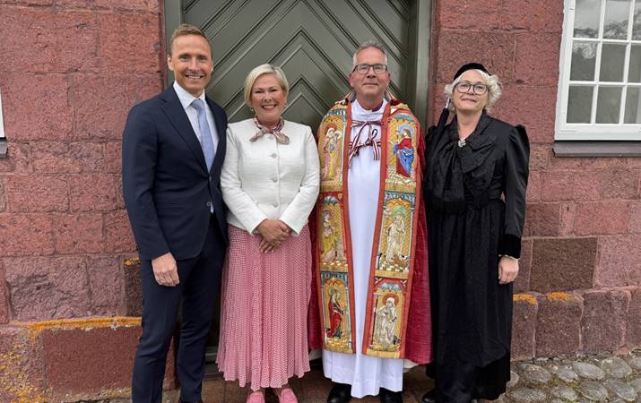 Forsetahjónin og vígslubiskupshjónin við Hóladómkirkju