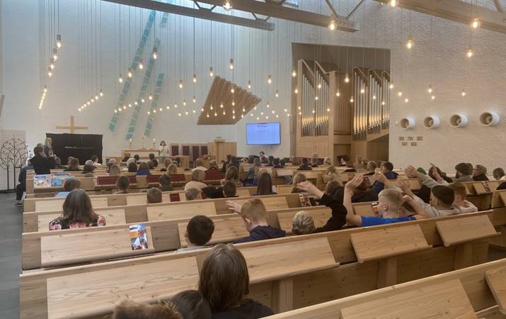 Fjölmenni var í Árbæjarkirkju á Æskulýðsdaginn