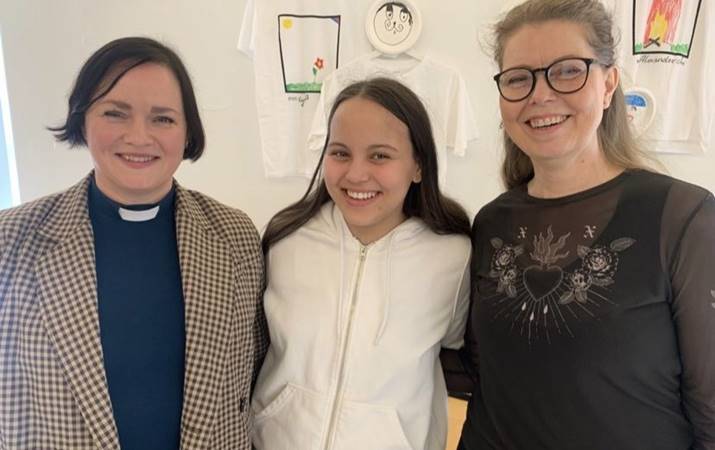Sólveig Franklínsdóttir ásamt Evu Björk Valdimarsdóttur og Margréti Mayu Osti eftir uppskeruhátið í Grensáskirkju